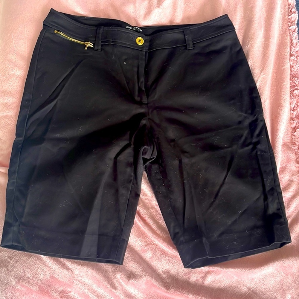 Jones New York Shorts w Gold Hardware